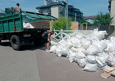 trash-pickup---large-trash-removal_1719082682.jpg